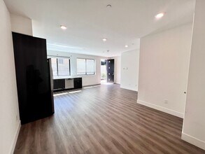 3253 Ettie St in Oakland, CA - Building Photo - Building Photo