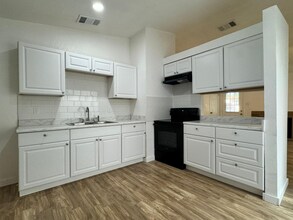 4023 Sunrise Creek Dr in San Antonio, TX - Building Photo - Building Photo