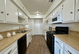14400 Addison St in Los Angeles, CA - Building Photo - Building Photo