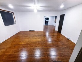 636 W 17th St in Erie, PA - Building Photo