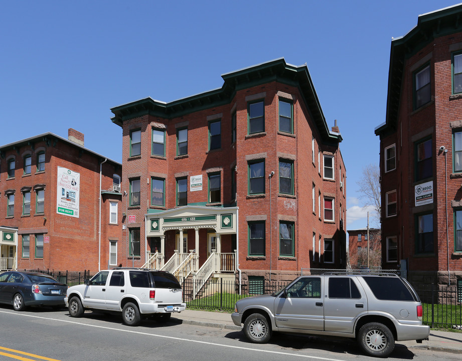 686-688 Broad St in Hartford, CT - Building Photo