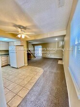 4620D NE Whispering Winds Dr in Lee's Summit, MO - Building Photo - Building Photo