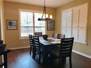 5910 Blanco River Pass in Austin, TX - Foto de edificio - Building Photo