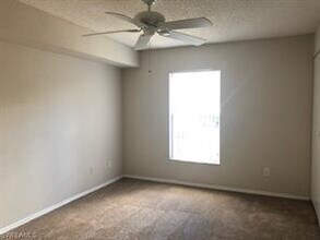 8235 Ibis Club Dr-Unit -309 in Naples, FL - Foto de edificio - Building Photo