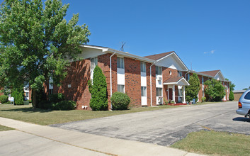 Heritage Court in Sturtevant, WI - Foto de edificio - Building Photo