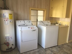 403 E Elm St in Rockmart, GA - Building Photo - Building Photo