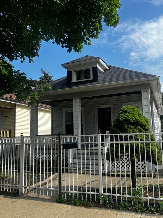 3345 W 61st Pl in Chicago, IL - Building Photo
