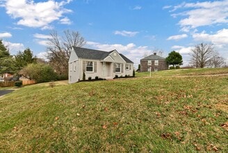 1737 Merritt Dr in Clarksville, TN - Building Photo - Building Photo