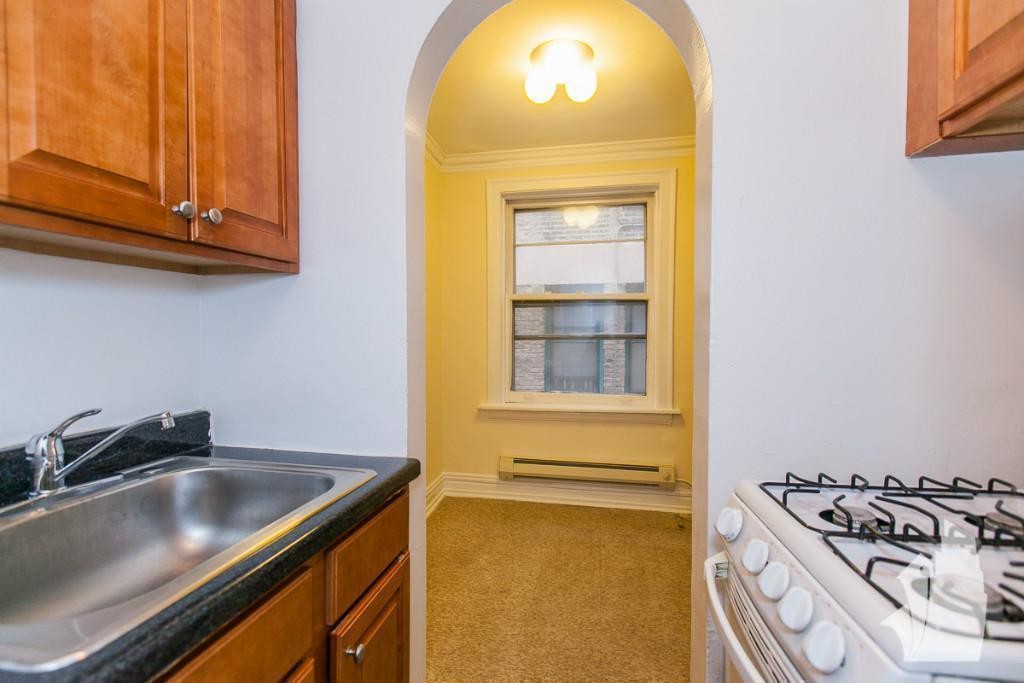425 W Roscoe in Chicago, IL - Building Photo