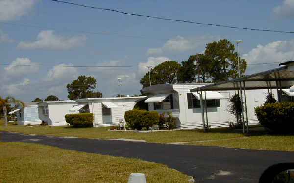 Minerva Mobile Home Park in Haines City, FL - Foto de edificio