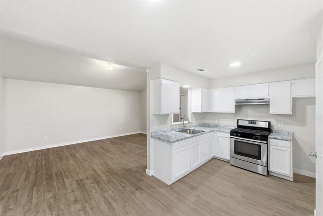 property at 2204 Donahue Ln