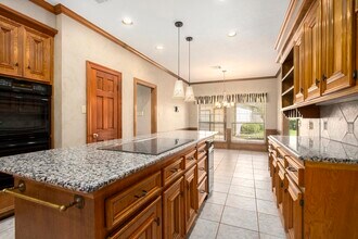 15010 Terrace Oaks Dr in Houston, TX - Building Photo - Building Photo