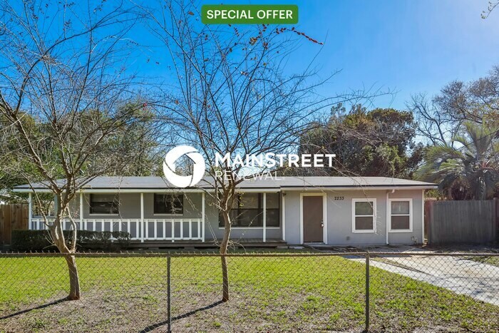 2233 Bourget Dr in Jacksonville, FL - Building Photo