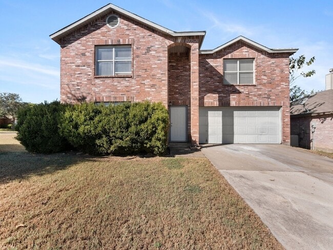 1237 McCary St in Cedar Hill, TX - Foto de edificio - Building Photo
