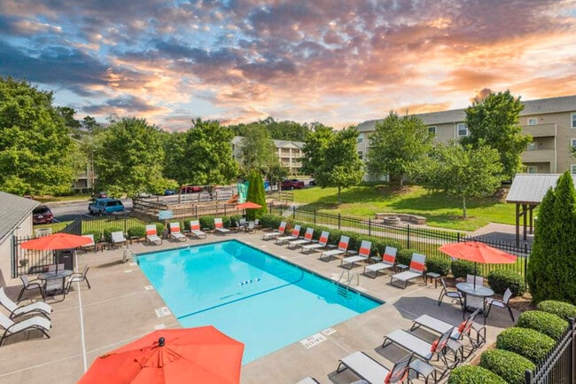 Hawk Ridge Apartments in Winston-Salem, NC - Building Photo - Building Photo