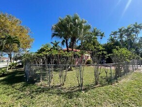 2341 SW 34th Ave in Miami, FL - Building Photo - Building Photo