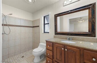 4709 SW 25th Pl in Cape Coral, FL - Foto de edificio - Building Photo