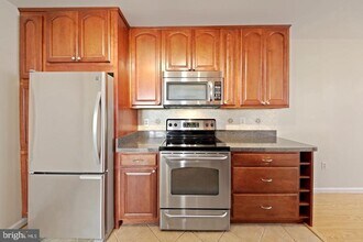 15435 Reprise Terrace in Rockville, MD - Building Photo - Building Photo