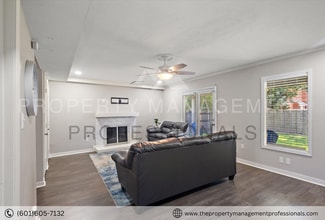 2313 River Oaks Blvd in Jackson, MS - Building Photo - Building Photo