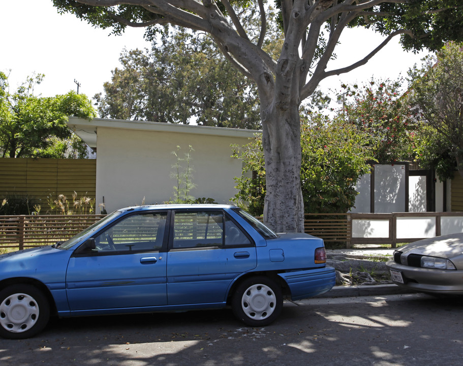 1856 10th St in Santa Monica, CA - Building Photo