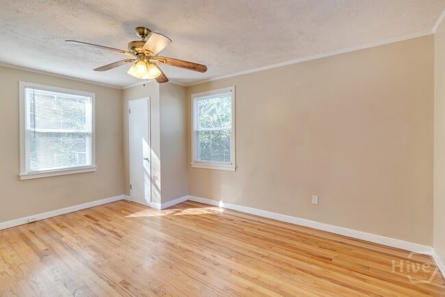 property at 23 N Parkwood Dr