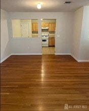 236 Pinelli Dr in Piscataway, NJ - Foto de edificio - Building Photo