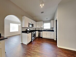 5010 Chase Mountain Dr in Bacliff, TX - Building Photo - Building Photo