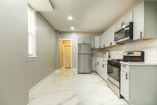 912 S 8th St in Camden, NJ - Building Photo