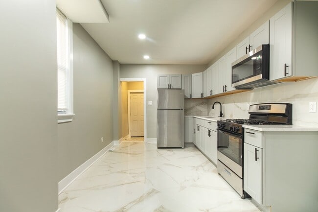 property at 912 S 8th St