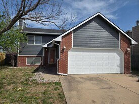 1914 S Prescott Cir in Wichita, KS - Building Photo