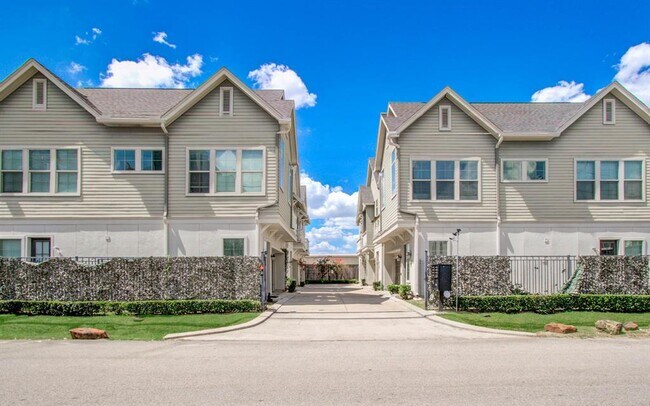 2115 Naomi St in Houston, TX - Foto de edificio - Building Photo