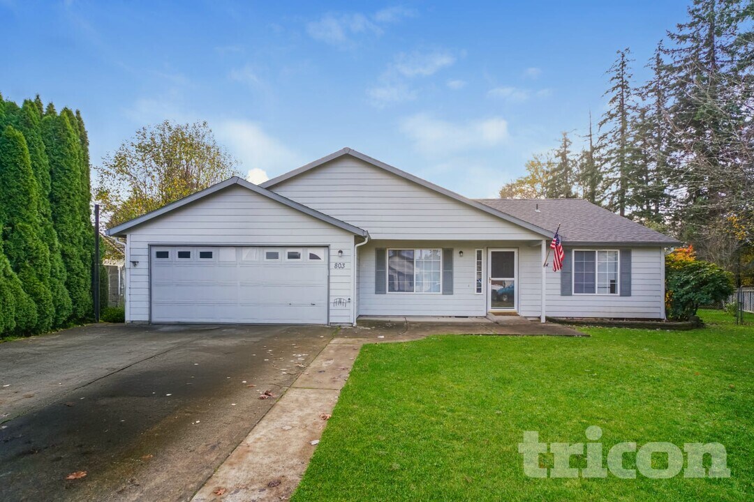 803 NW 20th Cir in Battle Ground, WA - Foto de edificio