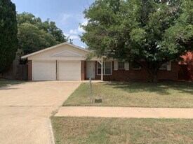 1926 68th St in Lubbock, TX - Building Photo