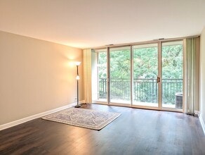 5830 Oakwood Dr in Lisle, IL - Building Photo - Building Photo