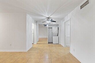 711 Holiday Dr in Galveston, TX - Building Photo - Building Photo