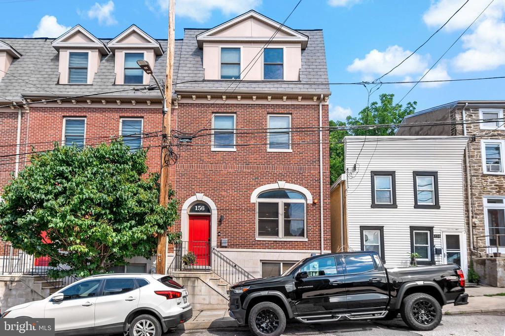156 Carson St in Philadelphia, PA - Building Photo