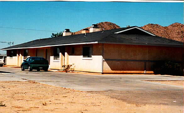 15544 Broken Bow Rd in Apple Valley, CA - Building Photo - Building Photo