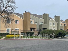 1019 Dornajo Way in Sacramento, CA - Building Photo
