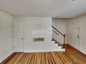 2126 Burgess Ln in Spring Hill, TN - Foto de edificio - Building Photo