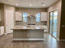 612 W Derringer Way in Chandler, AZ - Building Photo