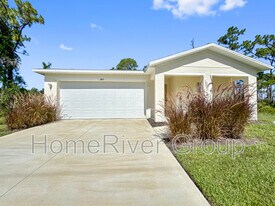 2465 Crockett St in Port Charlotte, FL - Building Photo