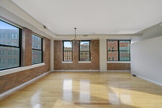 812 W Van Buren St in Chicago, IL - Foto de edificio - Building Photo
