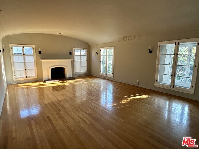 148 S Orange Dr in Los Angeles, CA - Building Photo - Building Photo