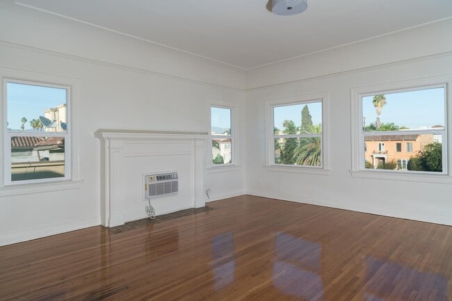 241 S New Hampshire Ave in Los Angeles, CA - Building Photo - Building Photo