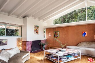 2764 Outpost Dr in Los Angeles, CA - Building Photo - Building Photo