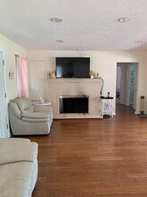 7353 Phillips St in Sarasota, FL - Foto de edificio - Building Photo