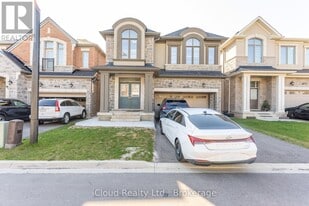 468 Boyd Ln in Milton, ON - Building Photo