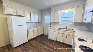 5212 38th St, Unit B in Lubbock, TX - Building Photo - Building Photo