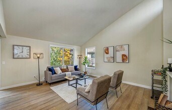 14727 NE 35th St in Bellevue, WA - Building Photo - Building Photo