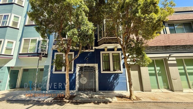 property at 39A Moss St